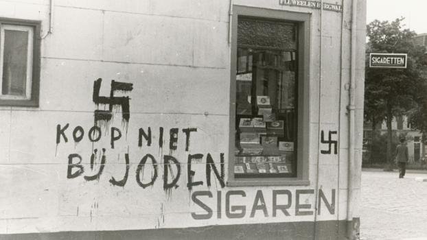 Flick1_'s tweet photo. Dit is hard, maar de waarheid is ook hard!

Zojuist kreeg ik onderstaande email binnen van een juwelier die geen zaken wil doen met bedrijven uit Israël.

Alles wat nu gebeurt, is al een keer eerder gebeurd en het zal weer gebeuren!!

Bij deze juwelier koop ik i.i.g. geen trouwringen...