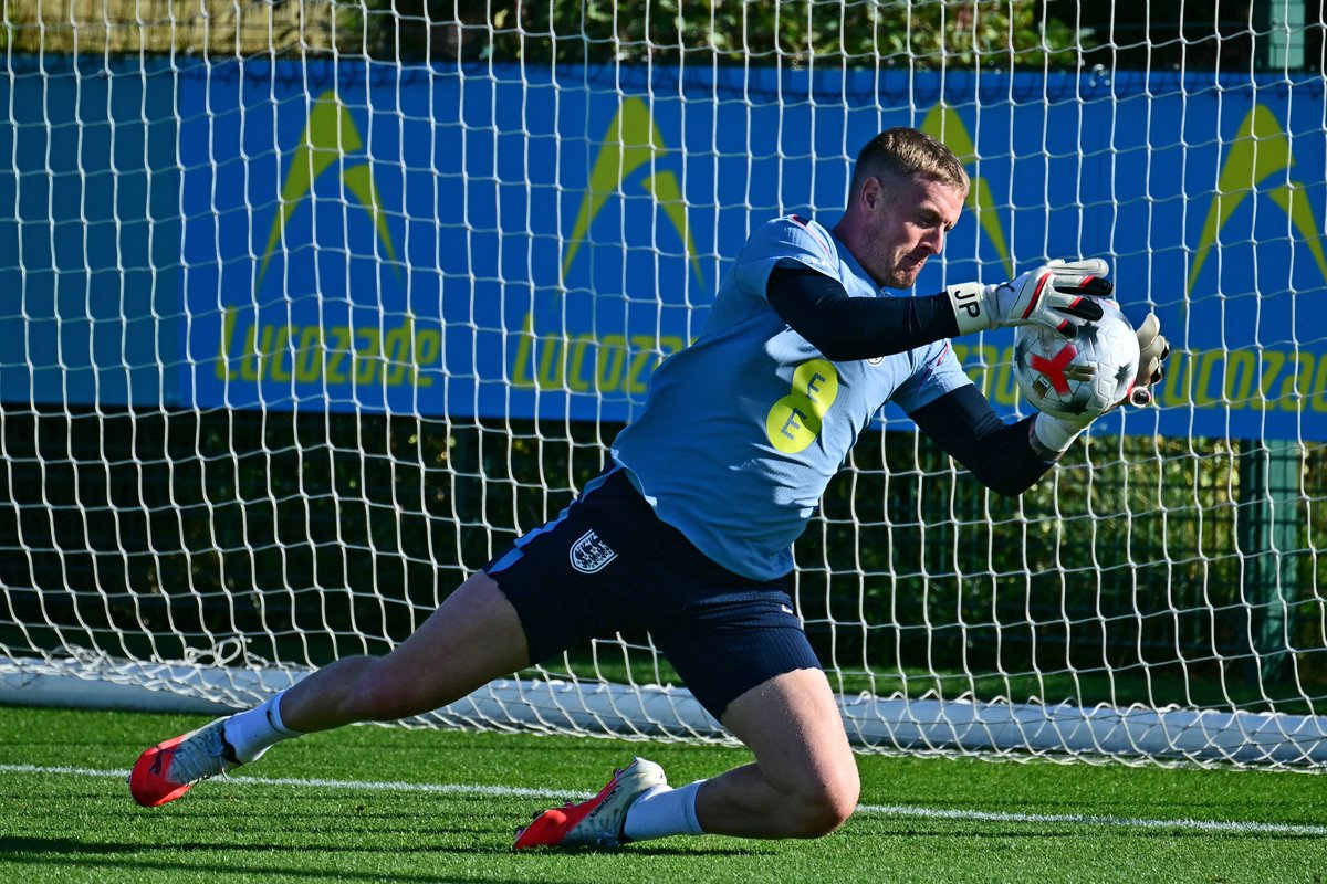 Everton's tweet photo. 🏴󠁧󠁢󠁥󠁮󠁧󠁿🦁

Our @England representatives return to Wembley Stadium tonight (7.45pm), taking on Czechia in the UEFA Nations League. 🔵 https://t.co/DRgGMpJ5yQ