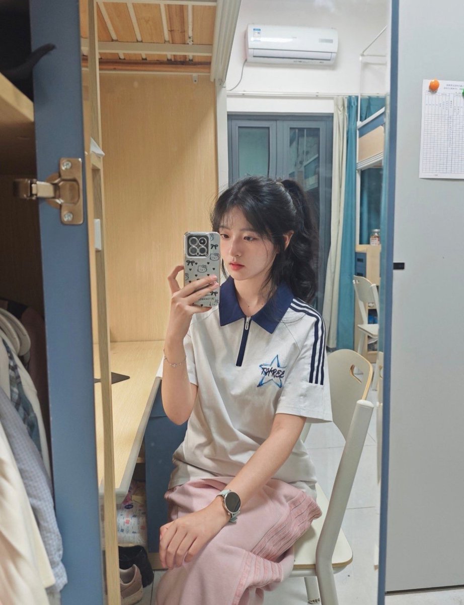 mnk_j1n180's tweet photo. 男生要打飞机的举手🙋🏻‍♂️

我发X😅 https://t.co/VY4745KtLa
