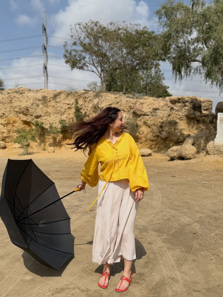 UroojfiftySix's tweet photo. Yellow can never go wrong, for real. 💛
#Yumnazaidi https://t.co/Zx79OR9WOp