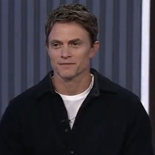 Marilyn3_10's tweet photo. Someone needs to get him on that French show with that GOOD lighting because look at him https://t.co/BeIIacj9zZ