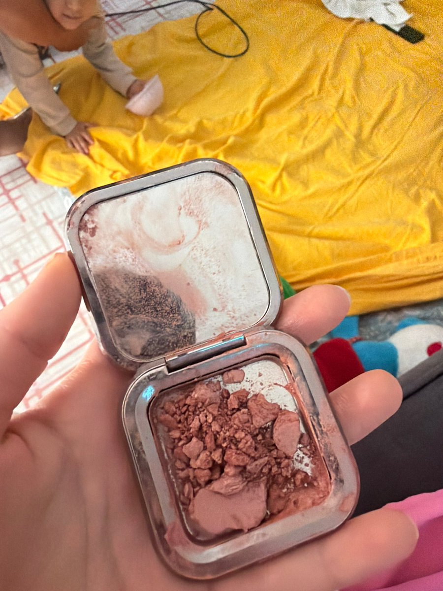 ozgess01's tweet photo. Aile evi aynen knk💆‍♀️ https://t.co/UIvkaBDtr8