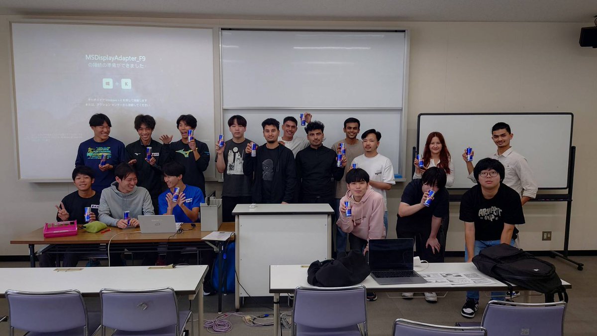 kiis_eSports's tweet photo. 先日、福岡eスポーツ協会の方のつながりで、東京ゲームショウにも出展してしていた「レッドブル」九州マーケティングさんから、eスポーツ活動の支援に試供品を提供していただきました。
ありがとうございます。
今後ともよろしくお願いいたします！
eスポーツ概論講義などの前にて撮影。
#RedBull https://t.co/Win42RyRQ0