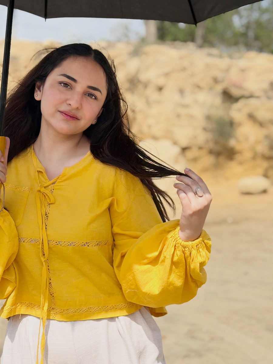 UroojfiftySix's tweet photo. Yellow can never go wrong, for real. 💛
#Yumnazaidi https://t.co/Zx79OR9WOp