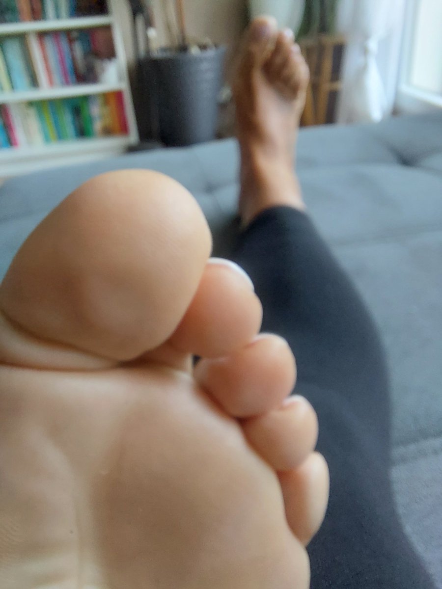_Your_Milf_'s tweet photo. dzień dobry!

footfetish findom milf https://t.co/fLWURawFg0