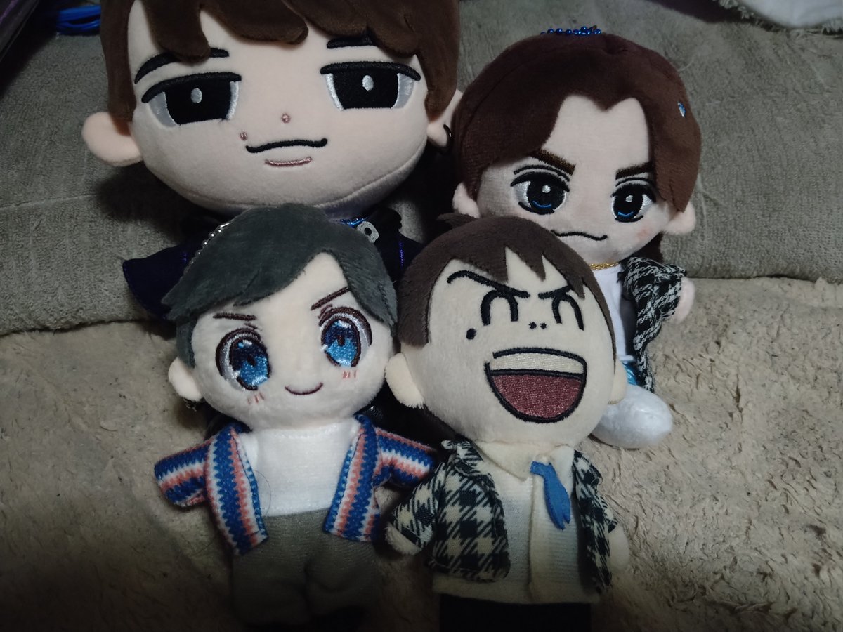 nacslover1's tweet photo. ネックレスと上着を着せ替え。
下は合うのが無いので、後で調達しようかな😝
メンカラ💙が4人揃ったので記念に😆
しょっぴーぬいが一番大きい😁 https://t.co/pE6198gQlY