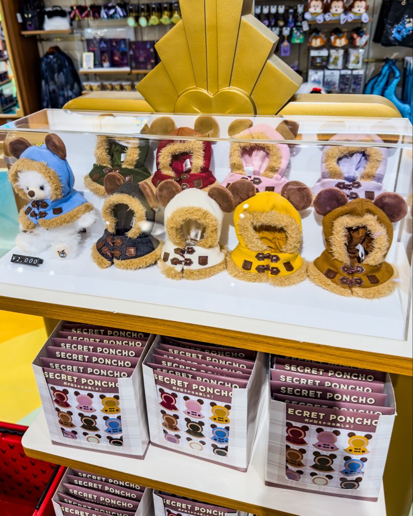 MezzoMikiD's tweet photo. 全9種類！
「ディズニーストア」
ミッキーダッフルコートデザインの
シークレットポンチョ新発売☆
価格2000円 https://t.co/O4iW7o7f32