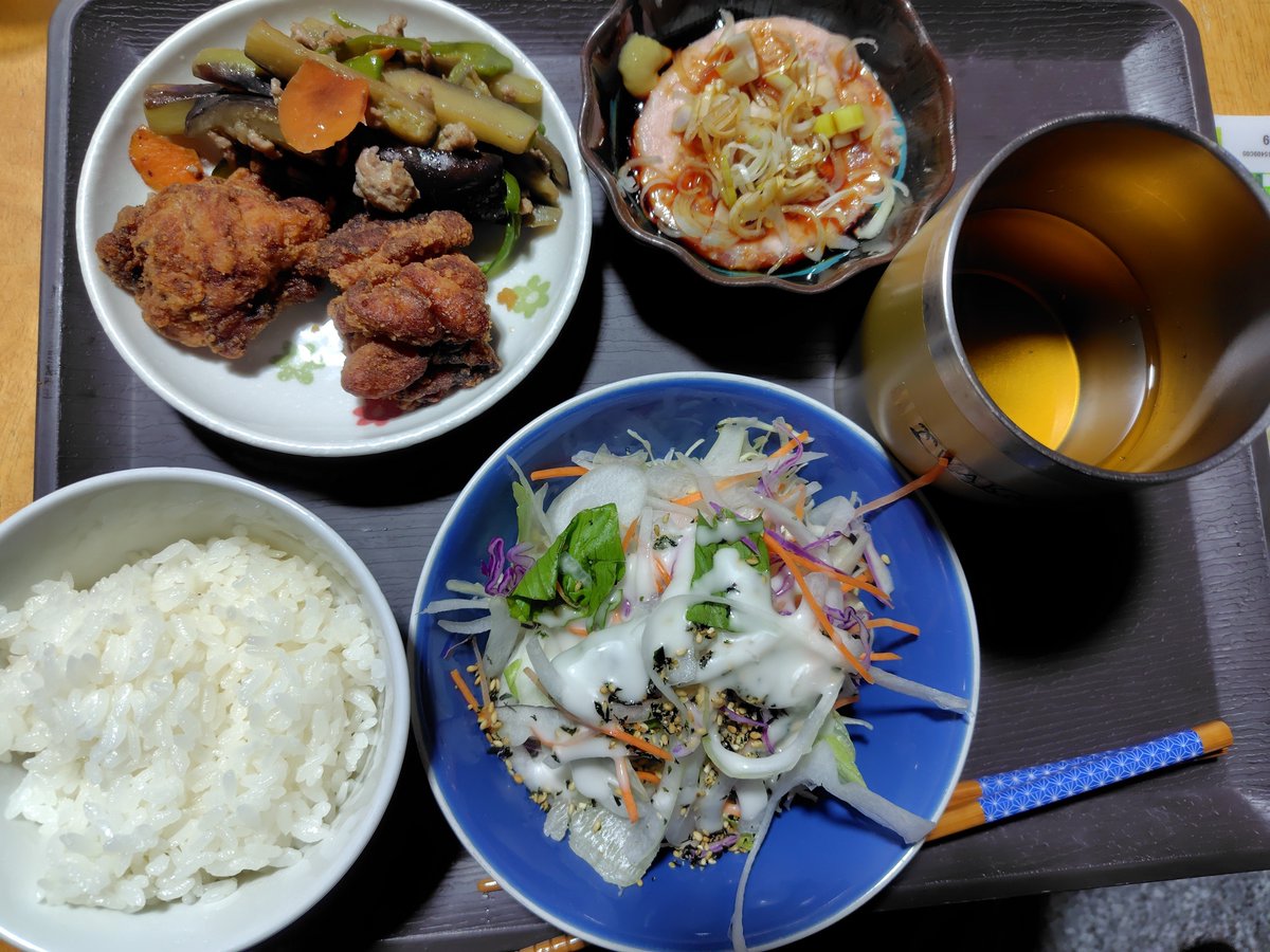 enchan_ka's tweet photo. 今日は夜勤明け、からの籾摺りの手伝いでした💦
とりあえず美味しいお米出来ました🍚
だから眠い😴
本日のえんちゃんキッチンは、ナスとピーマンの炒め物、から揚げ、ネギとろ、野菜サラダです
あー、お腹いっぱいで眠い
#うちごはん https://t.co/Zg7q5ddvO4
