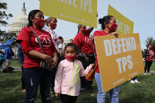 davenewworld_2's tweet photo. The White House cancelled their policy to terminate Temporary Protected Status for 170,000 to 200,000 Salvadorans in the US only after construction lobbyists said it would disrupt major projects and hurt their profits.

There you have it folks. 

USA won't give these human beings a clear path to citizenship, and the fascists won't deport them because wealthy employers would lose the low-cost labor they love so much.

Salvadorans are the largest immigrant population on Long Island, and their valuable labor makes a lot of rich guys here even richer. 

They're trapped in a sort-of limbo state where they're exploited like an indentured servant, instead of getting seen as a human being.

The Trump admin is basically just the general manager of a massive human trafficking operation involving immigrants.