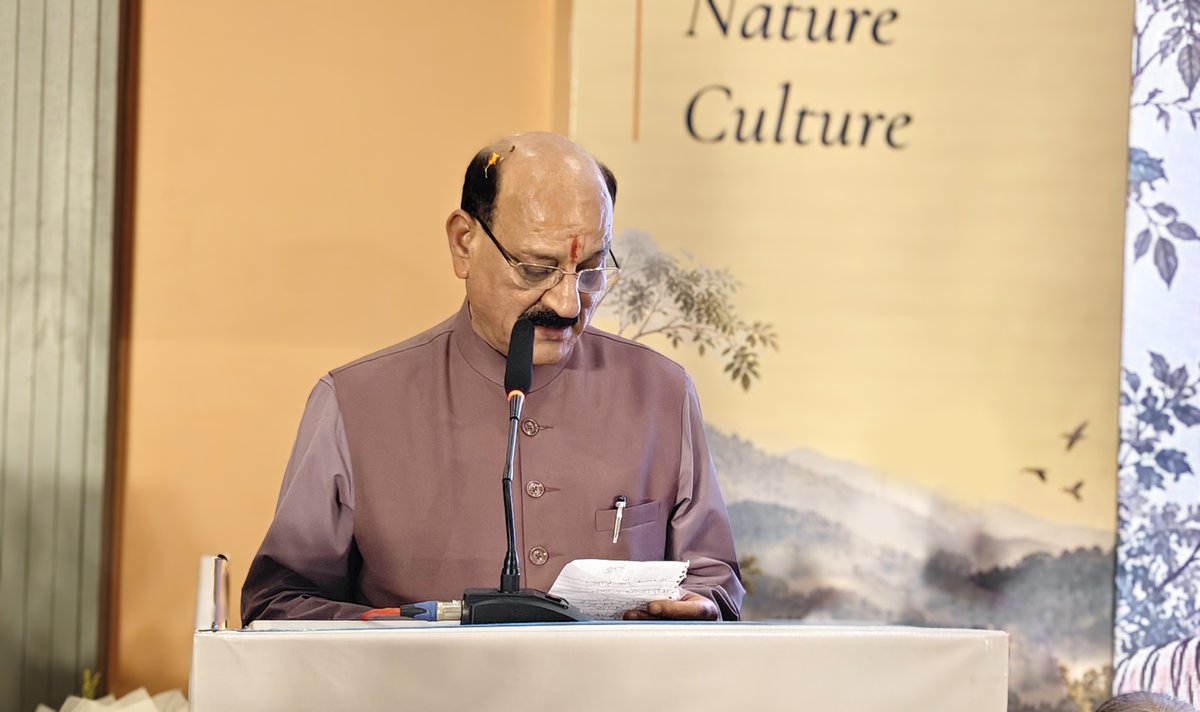 SubodhUniyal1's tweet photo. आज रामनगर, नैनीताल में आयोजित Corbett Literature Festival के प्रथम संस्करण में सहभागिता की।

इस तीन दिवसीय महोत्सव में साहित्यकारों, वैज्ञानिकों, फोटोग्राफरों, इतिहासकारों, संरक्षणवादियों एवं कहानीकारों के साथ प्रकृति एवं वन्यजीवन, हिमालय, उत्तराखंड, संस्कृति एवं विरासत से जुड़े विषयों पर संवाद का अवसर मिला।

कॉर्बेट केवल एक पर्यटन स्थल नहीं, बल्कि प्रकृति, वन्यजीवन और समृद्ध सांस्कृतिक विरासत से जुड़ी एक विशिष्ट पहचान है। इसी प्राकृतिक परिवेश में आयोजित यह महोत्सव विचारों, अनुभवों और नई दृष्टि के आदान-प्रदान का सुंदर मंच प्रदान करता है।

उत्तराखंड की प्राकृतिक एवं सांस्कृतिक विरासत को साहित्य, संवाद और अनुभवों के माध्यम से देश-दुनिया तक पहुंचाने की दिशा में Corbett Literature Festival एक सार्थक पहल है।