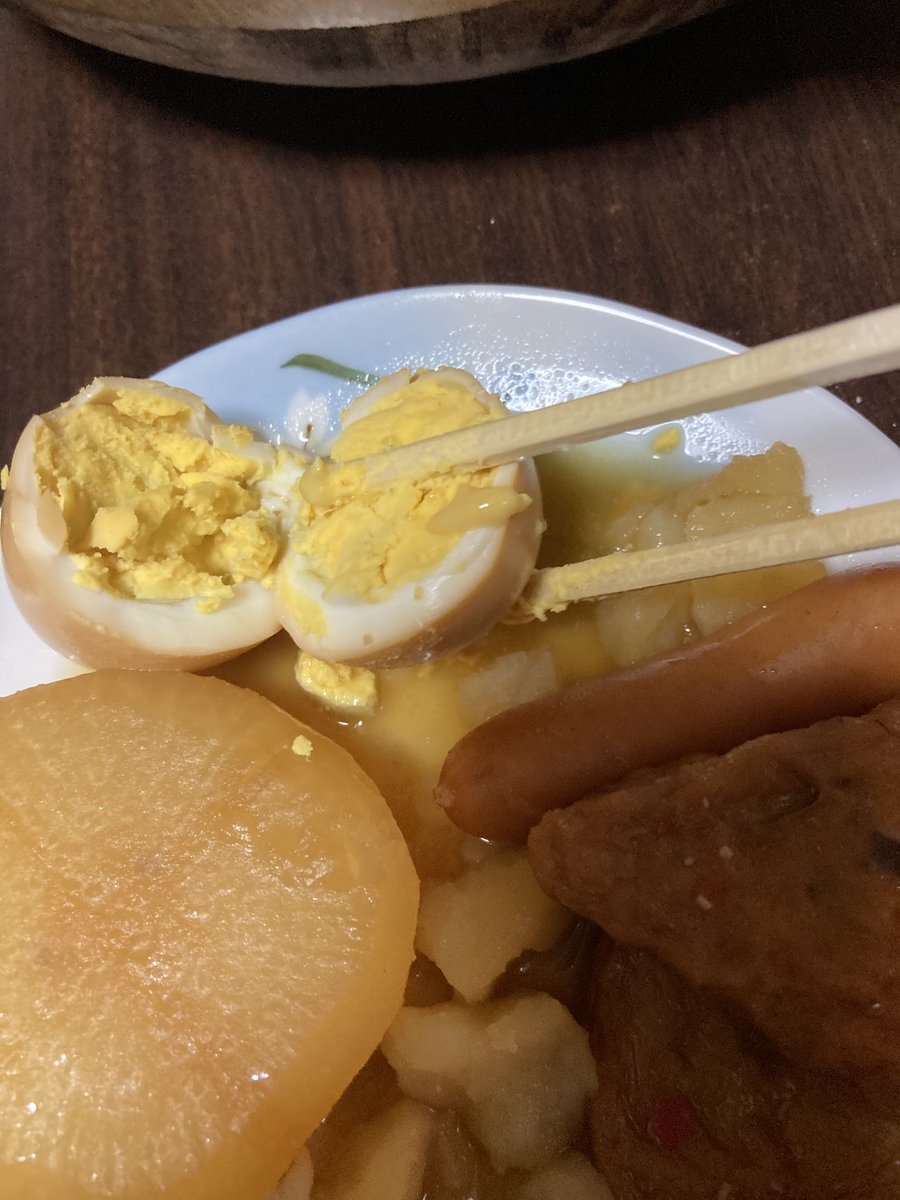 moto19620814's tweet photo. 今宵の『もっさん食堂』

【味噌味おでん定食】
ちくわ・おでんの具セット・卵・牛すじ・大根・ジャガイモ・ウインナー
味付け：ダイショー博多もつ鍋スープ・フジジン夜明け味噌・砂糖

おでんの季節になって来た🍢
ごちそうさま😋
＃大分県
＃おうちごはん
＃料理
＃家飯 https://t.co/i5kWus9iVx