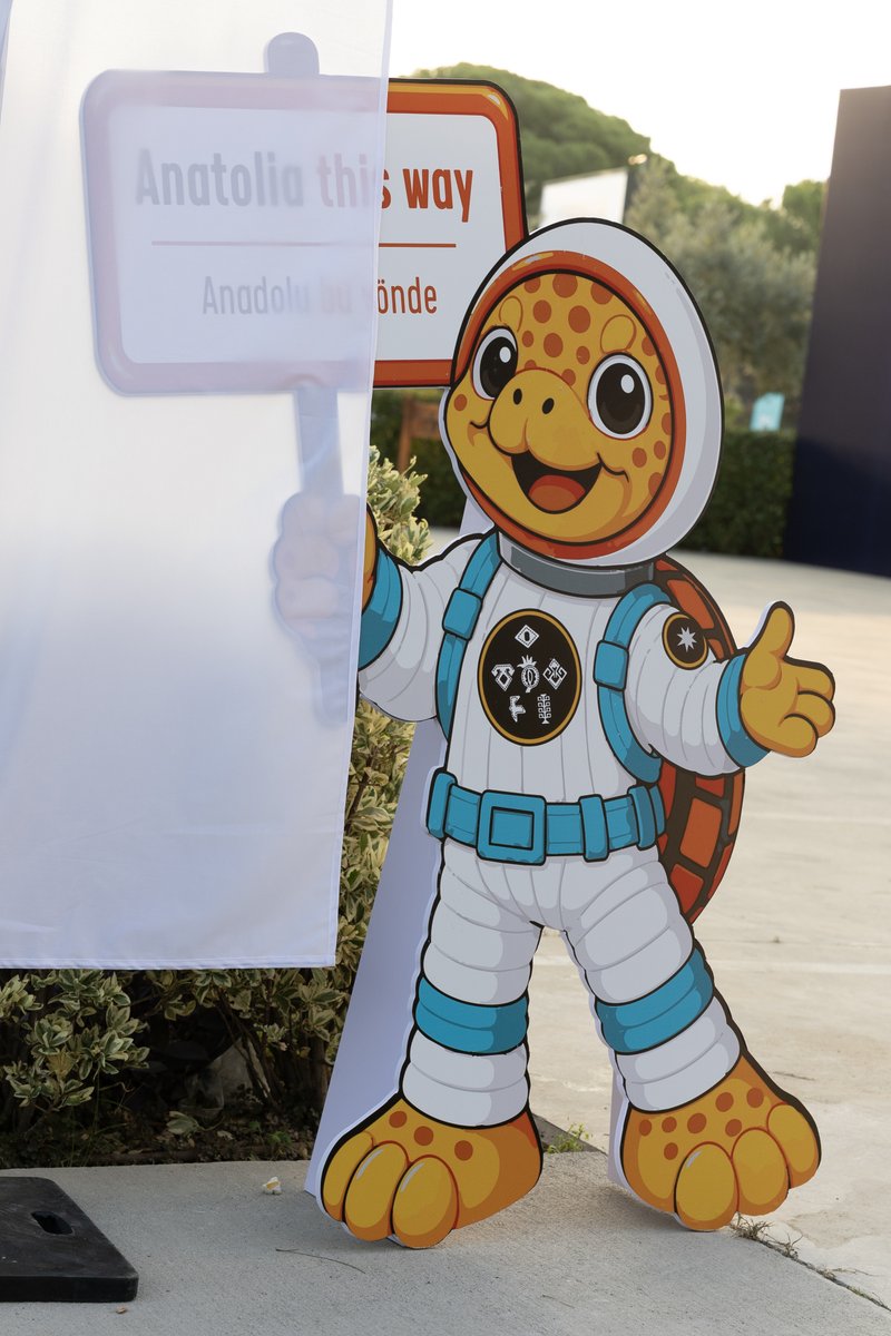 LHonnorat's tweet photo. IAC 2026, Antalya : la délégation canadienne avec l'astronaute Julie Payette, Ameca aux couleurs de l'ESA, la mascotte du congrès et la plénière d'ouverture. The world needs more space. #IAC2026 @iafastro @esa https://t.co/MU8iGytWqY