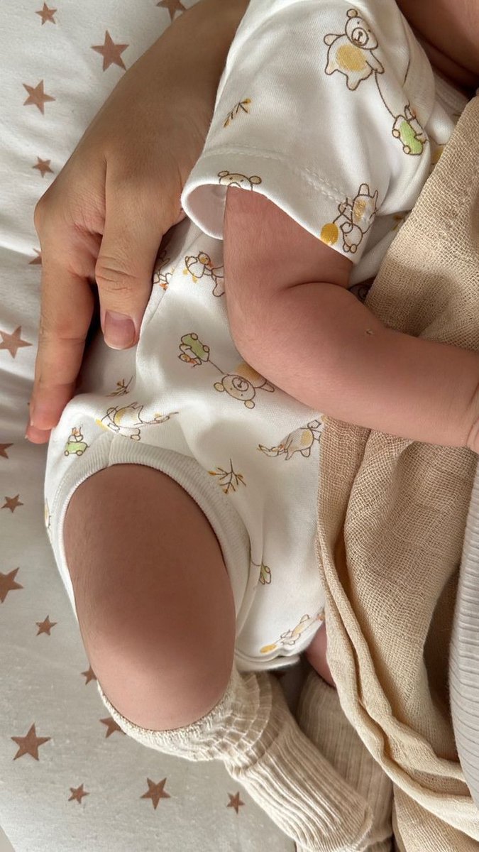inirara1318's tweet photo. #GeminiFourth some tweet au
-part of 'Mas, CEO and his young and naughty husband'

•`new chapter`•

setelah lulus gery harus mulai mengurus perusahan milik ferian. awal nya ia ragu, tapi ferian percaya suami nya itu bisa.

cw: mpreg https://t.co/0pd5QYJrQr