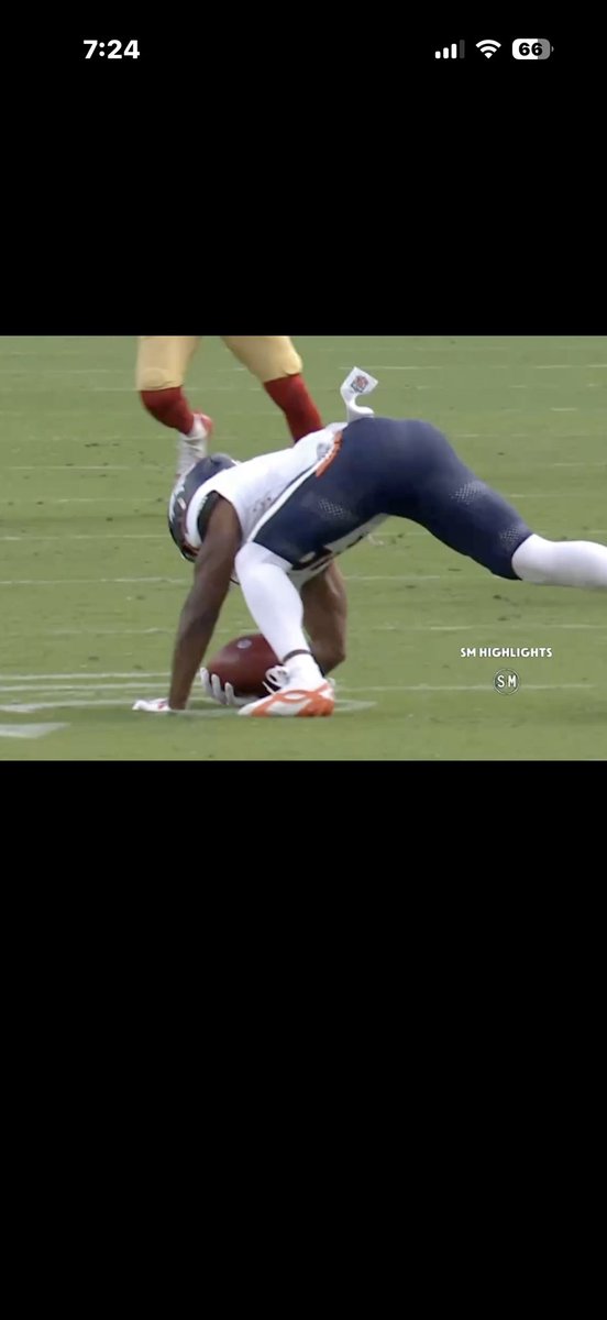 ThreeD88598725's tweet photo. @NinerTribe004 @JerryBracy13 Here is a picture and video since I do not think you read very well.  So as I said it IS controversial not and open and shut case like the block in the back during Kittle TD but I am sure u will say its not a block in the back because u are not very knowledgeable 🤣.pic of that 2 https://t.co/z5mlSWxbLl