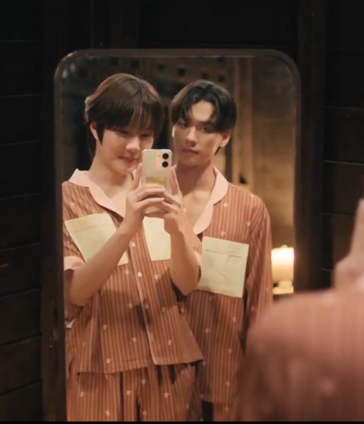 lovelyuhao's tweet photo. THE MATCHING PYJAMAS OH MY GOD MY BELOVED FAMILY https://t.co/M1q9KiBh9Z