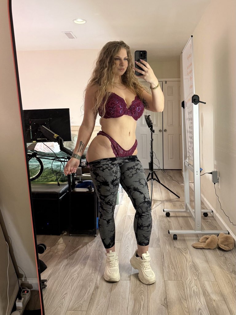Pretty3366's tweet photo. I was supposed to put clothes on next…whoops 😹blame it on the ADD

Do i put the leggings back on or nah?😆 https://t.co/bC28Y5UQbZ