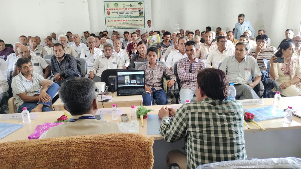 airnews_abad's tweet photo. #Gujarat #GirSomnath #Farmers #Agriculture #Guidance
તાલાલા ખાતે વૈજ્ઞાનિક–ખેડૂત સંવાદ યોજાયો
આંબાની આધુનિક ખેતી, ઉત્પાદન વધારવા અને સ્માર્ટ ઓર્ચર્ડ મેનેજમેન્ટ અંગે ખેડૂતોને માર્ગદર્શન આપવામાં આવ્યું
@InfoGirsomnath
#AIRPics : રાજેશ ભજગોતર https://t.co/hTVXNWthax
