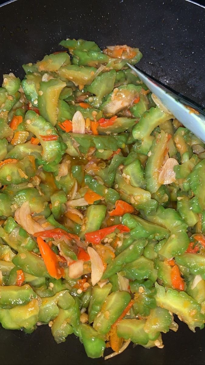 hopefulhob's tweet photo. kalian bisa makan pare? 🧐 https://t.co/P4VVR1lw0R