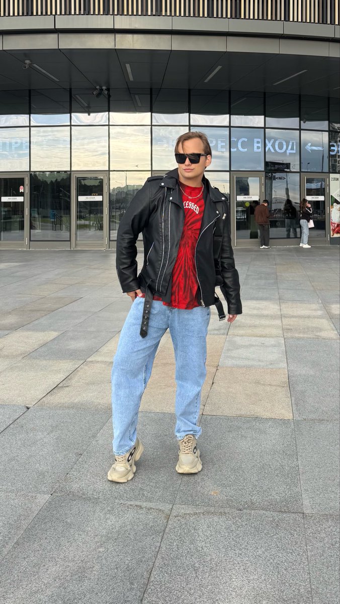 ivansoldboy's tweet photo. Он выбрал быть счастливым на концерте Оли Бузовой🔥🙌 #ольгабузова #танцуцподбузову #разрешаюсебе https://t.co/0IT5JdpXoq