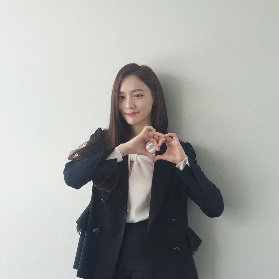 z__0___'s tweet photo. 애기갱얼쥐가 어른여자가되셨다고 https://t.co/Zh7joY0EE6