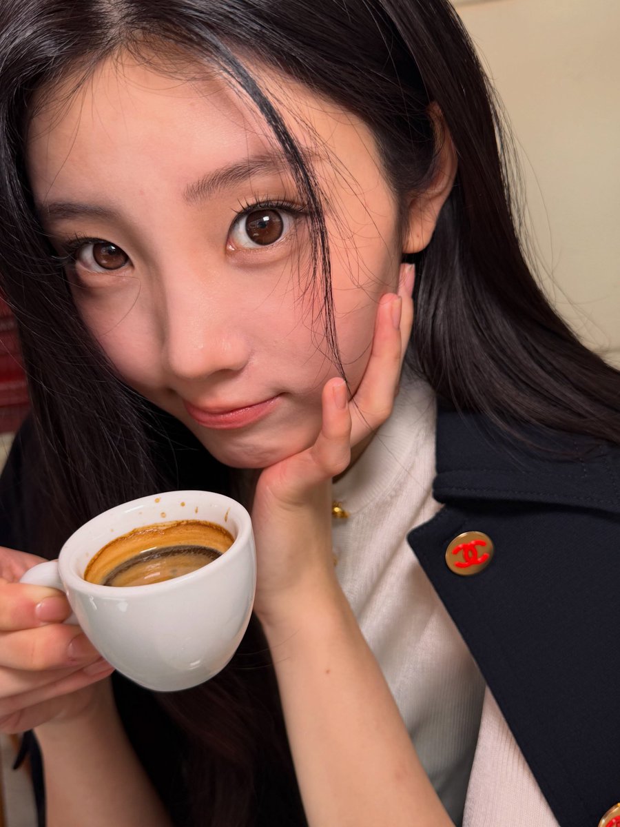 0owoni's tweet photo. 어른여자할거야 아기할거야 딱정해 https://t.co/6xWZgqZVjA