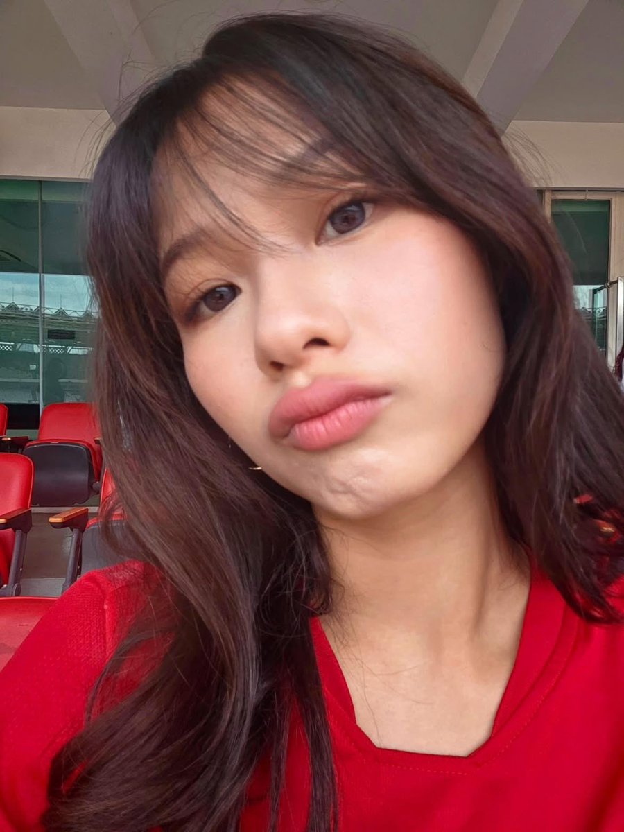 chriestty's tweet photo. Prettiest girl in the stadium, they say. https://t.co/zfbBmUiePq
