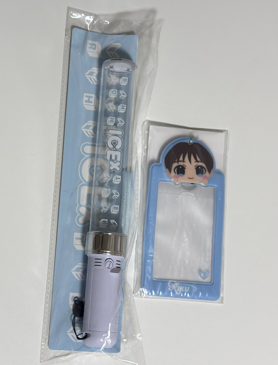 _neko44's tweet photo. ICEx Fourth Concert Tour 2026 FRESHest!! 

(譲) ペンライトver4、志賀トレカケース
　　どちらも新品未開封

(求)買取
お求めの方がいらっしゃいましたらお気軽にお声がけ下さい。 https://t.co/pKiZoUVs6G