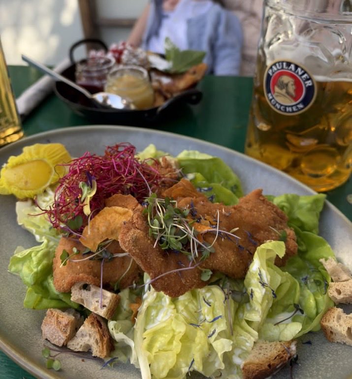 _mariolochner's tweet photo. 💶 Preis-Check auf dem Septemberfest

Backhendl + Kaiserschmarrn + 1 Maß + 1 Almdudler + Trinkgeld = 80€

Es wird immer ungemütlicher, kein Geld zu haben https://t.co/GatxhKPmic