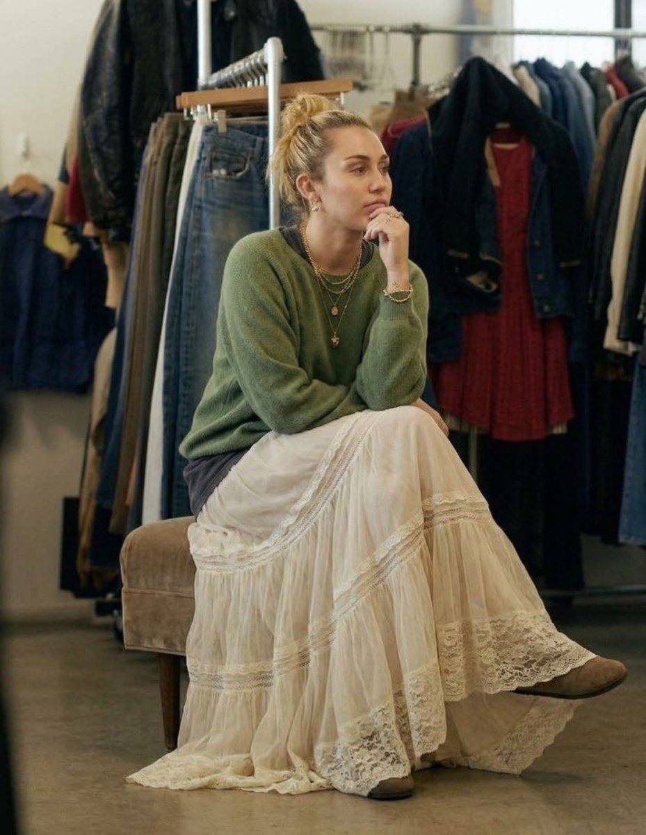 milesangels's tweet photo. lo preciosa que está miley parece que volvimos al 2012 https://t.co/cfqfeqi7EW