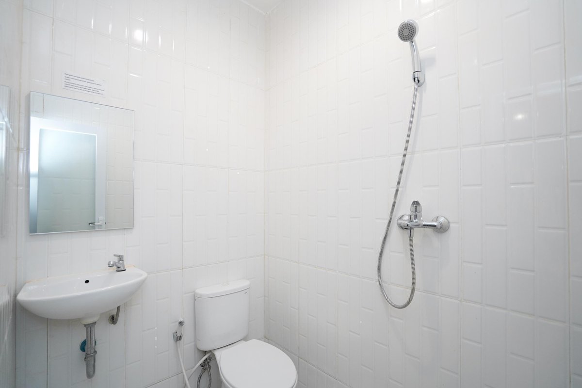 info_staycation's tweet photo. Lagi cari tempat nginep yang pas buat staycation?
​Staycation paling mudah, hemat, dan terpercaya
Klik DM untuk cek ketersediaan kamar &amp; promo minggu ini.
#Staycation #hotelmurah  #staycationsurabaya #penginapanmurahsurabaya #surabaya https://t.co/gFA6bHcy8a