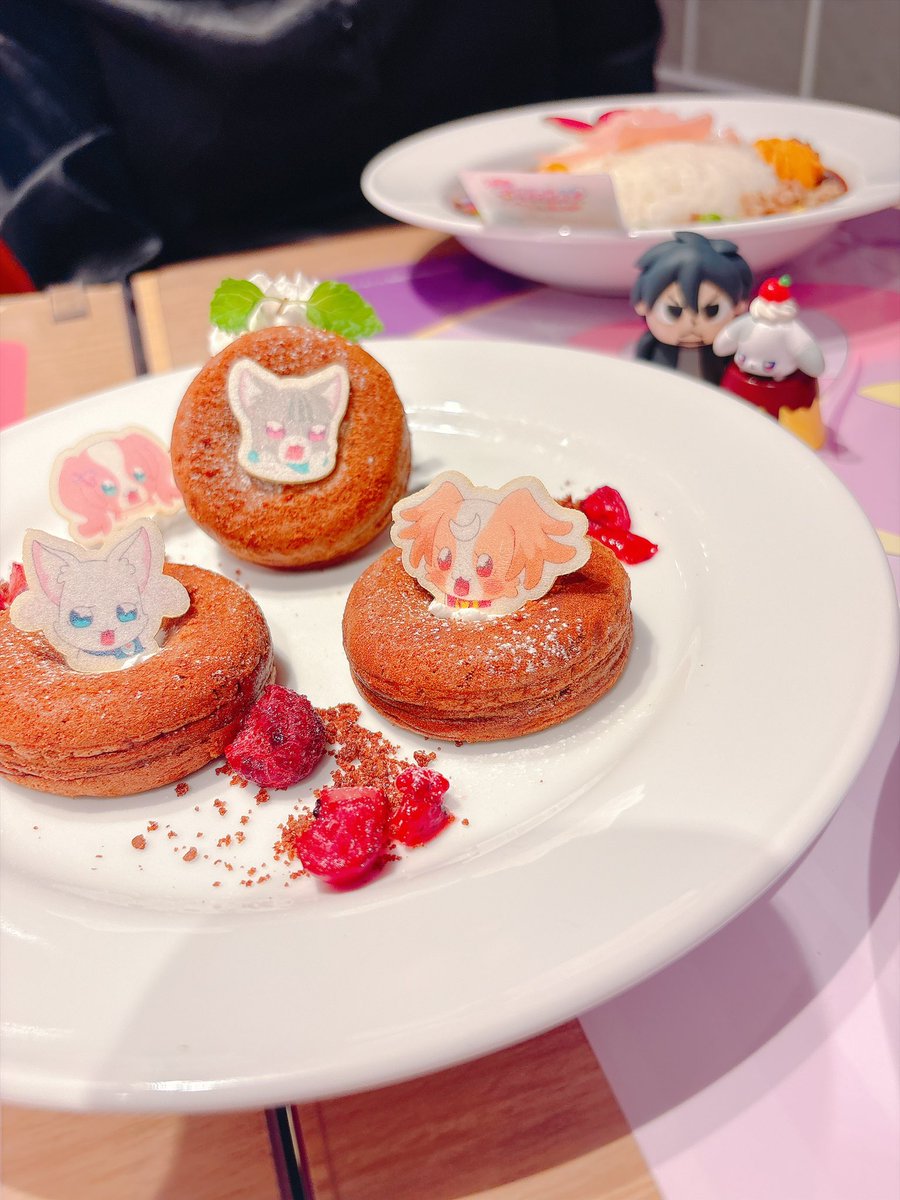 konbu_1004's tweet photo. さといろのお付き合い記念日に念願のタワレコカフェ行けた🫶🏻💜🧡
最高…ありがとう……𝑳‌𝑶‌𝑽‌𝑬………🐑 https://t.co/PTSzX9yLvq