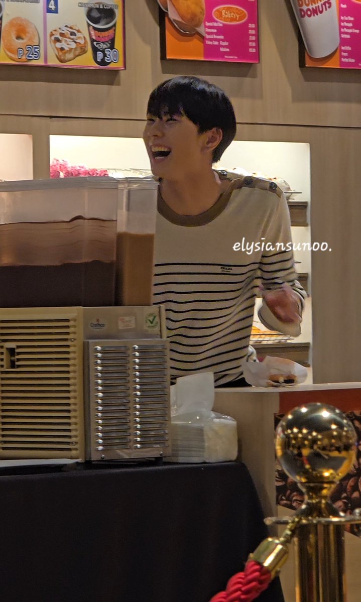 elysiansunoo's tweet photo. curious n curious aq bat nahagikhik si jungwon dito 😭😭 kausap niya si hoon tas about budots kasi yan alam q HAHAHAHA PERO AYON ANG HAGIKHIK NIYA 🥹🤏 https://t.co/v3ZfWNcP2r