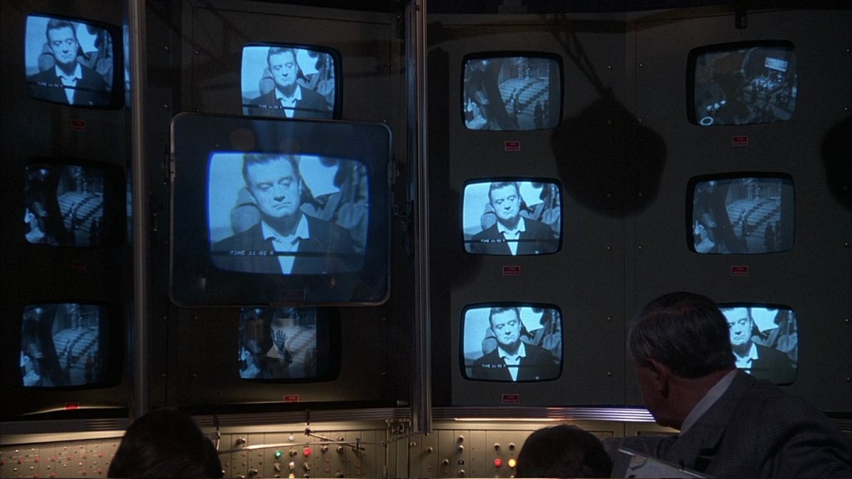 Retrofilmm's tweet photo. Brazil (1985) dir. Terry Gilliam https://t.co/2n1Umxci2G