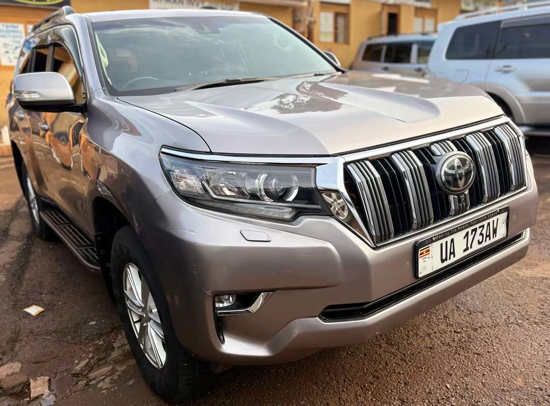 arnoldyosam's tweet photo. ✅ 2.8L D-4D Diesel Engine
✅ TX-L Premium Spec
✅ Spacious 7-Seater Interior
✅ Luxury + Off-Road Capability
✅ Clean &amp; Excellent Condition
✅ Ready to Buy &amp; Drive 🚘

📞 0705176582 / 0765241678
📲 Both numbers available for Calls &amp; WhatsApp
🔗 WhatsApp: https://t.co/iLRRG7AIMA https://t.co/EdC4qG7gul