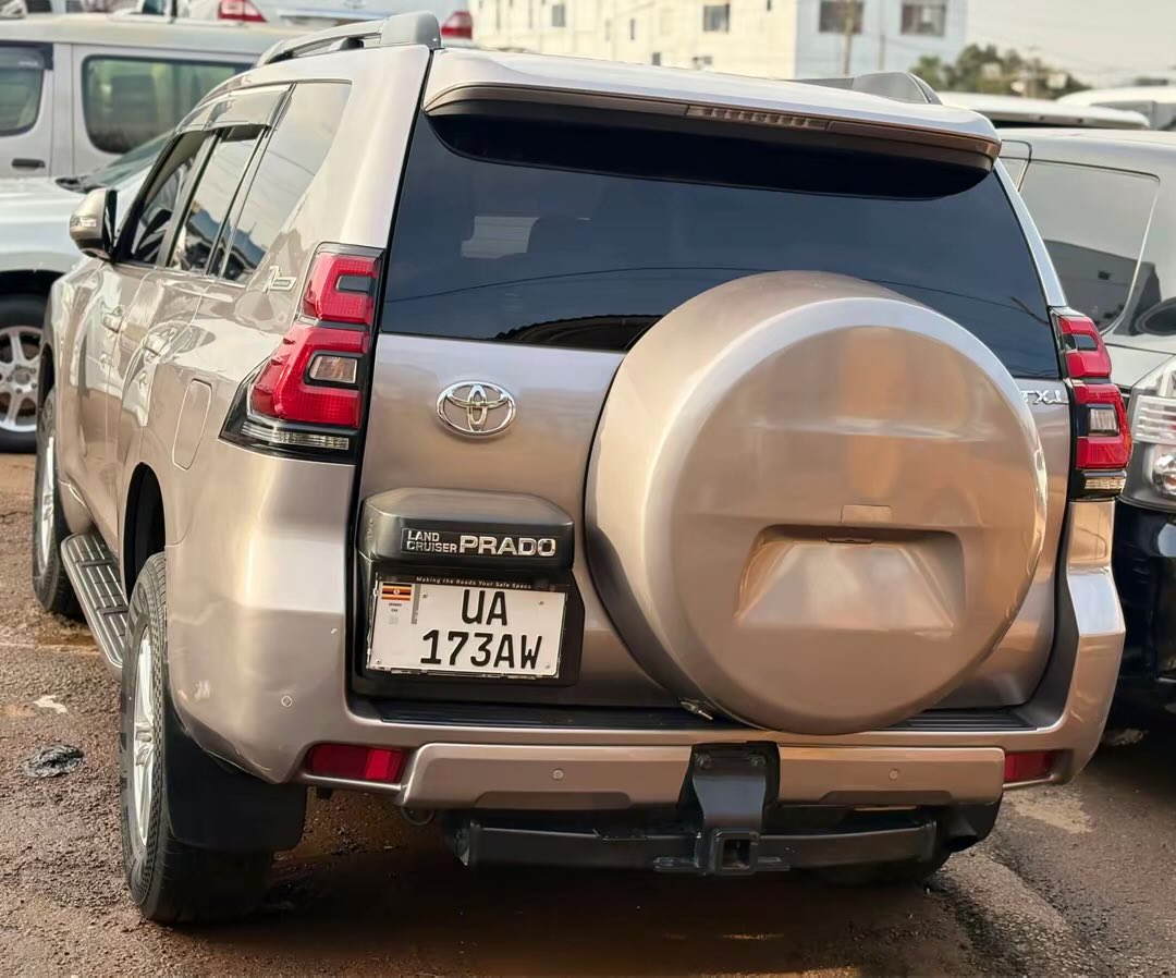 arnoldyosam's tweet photo. ✅ 2.8L D-4D Diesel Engine
✅ TX-L Premium Spec
✅ Spacious 7-Seater Interior
✅ Luxury + Off-Road Capability
✅ Clean &amp; Excellent Condition
✅ Ready to Buy &amp; Drive 🚘

📞 0705176582 / 0765241678
📲 Both numbers available for Calls &amp; WhatsApp
🔗 WhatsApp: https://t.co/iLRRG7AIMA https://t.co/EdC4qG7gul