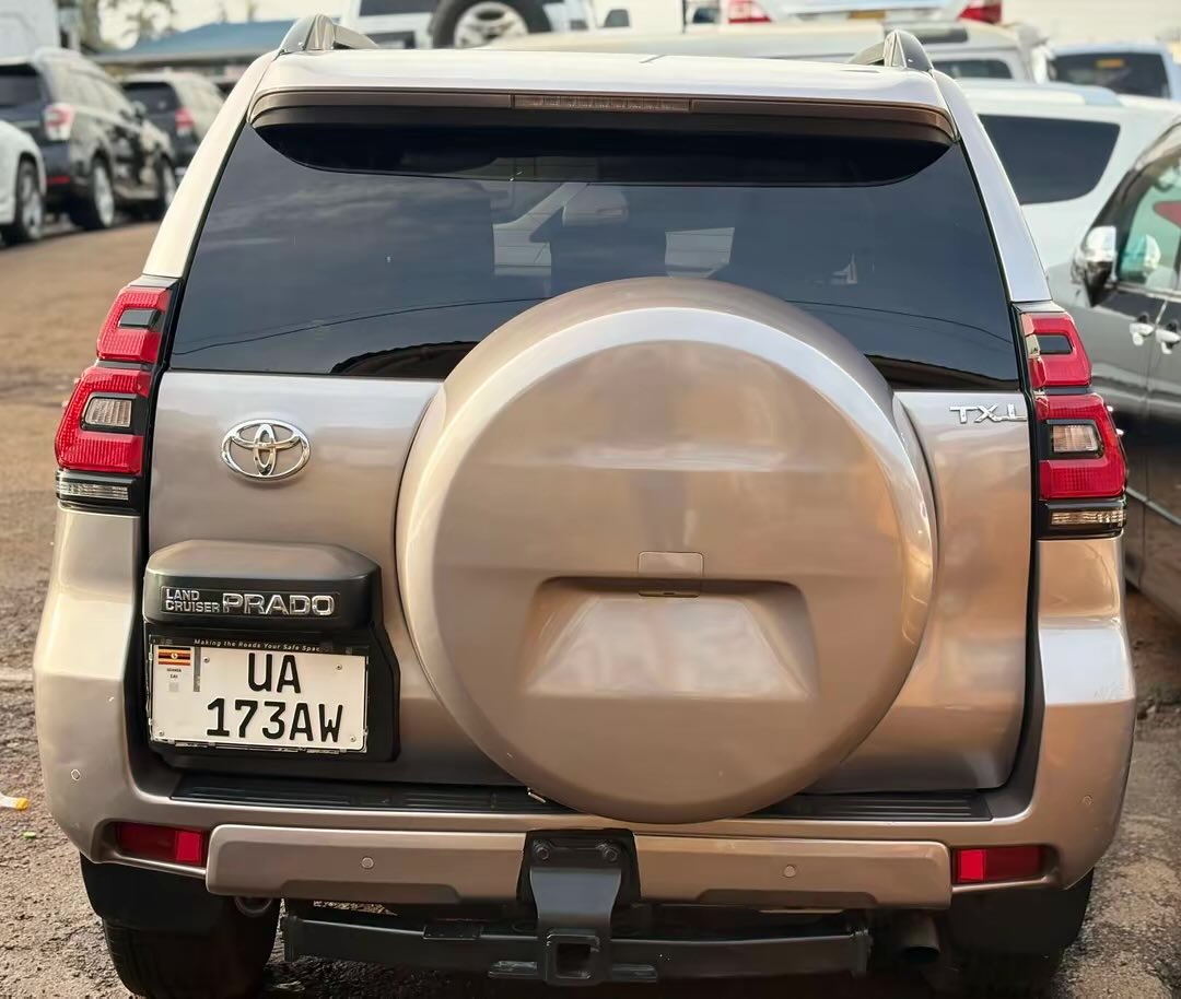 arnoldyosam's tweet photo. ✅ 2.8L D-4D Diesel Engine
✅ TX-L Premium Spec
✅ Spacious 7-Seater Interior
✅ Luxury + Off-Road Capability
✅ Clean &amp; Excellent Condition
✅ Ready to Buy &amp; Drive 🚘

📞 0705176582 / 0765241678
📲 Both numbers available for Calls &amp; WhatsApp
🔗 WhatsApp: https://t.co/iLRRG7AIMA https://t.co/EdC4qG7gul