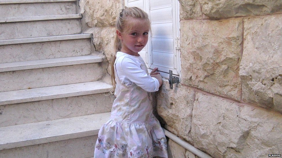 DamienRieu's tweet photo. Chanter à la gloire de Mohammed Merah, c’est honorer un homme qui a mis une balle dans la tête à bout touchant à cette petite fille. 

Puisse son visage vous hanter pour toujours. https://t.co/kZOPRX80hx