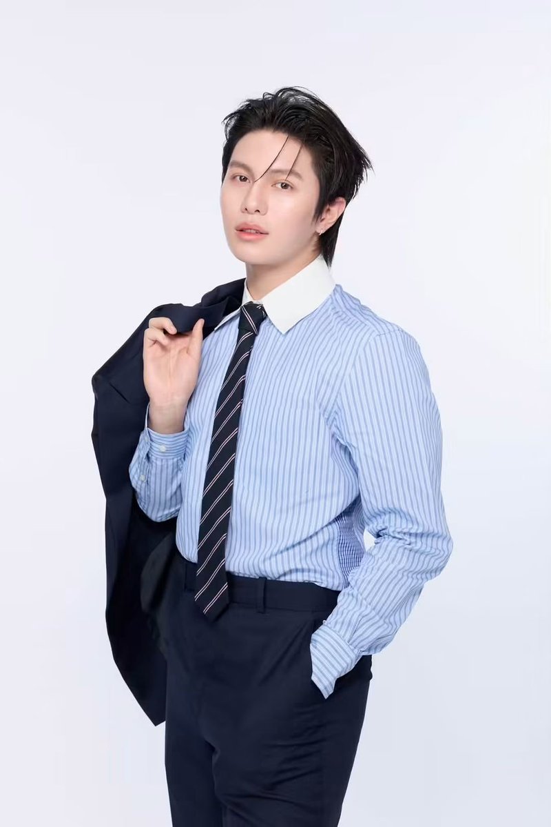pangmak2026's tweet photo. ปังมาก!
Ren Clinic เตรียมเสิร์ฟที่สุดแห่งความเอ็กซ์คลูซีฟ  ฉลอง 7 ปี เปิดตัว “วิลเลี่ยม-จักรภัทร” พรีเซนเตอร์คนแรก
           
#RenClinic #RenxWilliam #TheRightSolutionForYou #Williamjkp
@GMMTV https://t.co/lCzKSVa6se