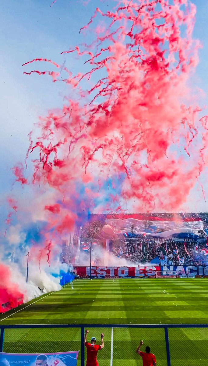 7411Hinchada's tweet photo. Se cumplen 2 años del CLASICO DEL JOKER 
En un clasico cargado de emociones donde se realizó un debido homenaje a Waldemar Victorino y a Juan Izquierdo en la tribuna, la hinchada dio cátedra de fiesta una vez mas, y con el Joker que apareció https://t.co/fwZEMWCNbP