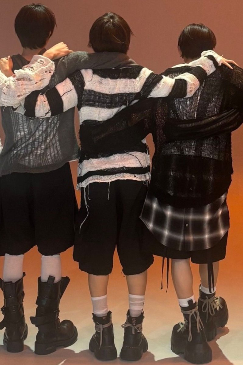 Hmm_catKJ's tweet photo. 킷 목에 두른 팔이 녘, 킷 허리에 두른 팔이 곈인거 ㄴㅁ 좋다
녘킷.곈 곈킷.녘 하자 ㅈㅉ ㅈㅂ https://t.co/DHBMS0Pco8