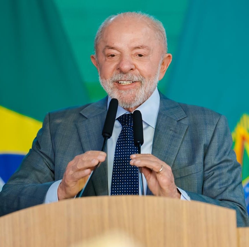 acervocerveja's tweet photo. 🚨AGORA! Ana Elise está a caminho de Brasília para uma reunião com o Presidente Lula. 

- Ao que tudo indica Ana passará a comandar as estratégias digitais  e marketing da nova campanha do presidente. https://t.co/QnOqfgibh2