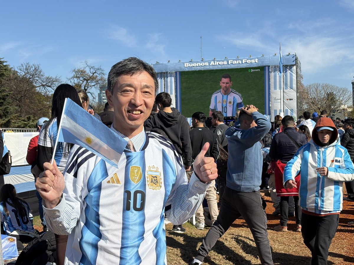 embajadorjpnarg's tweet photo. Te vamos a extrañar, capitán 🇦🇷🔟

Elegí esta foto porque representa la emoción que sentí durante su último mundial. Qué privilegio haber podido vivirlo. https://t.co/QGn4XPAj8p