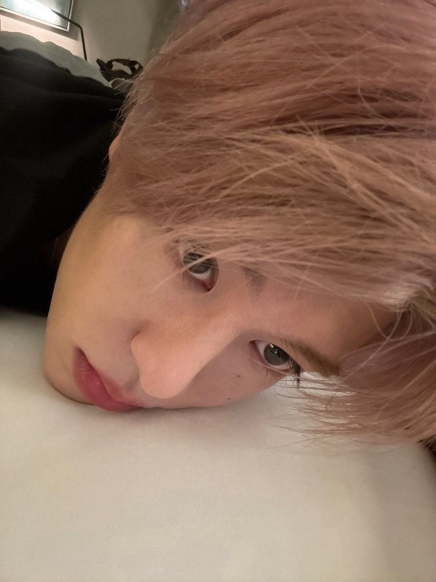 ile51145's tweet photo. 숀자님 침대셀카 한장만 더 부탁드립니다... https://t.co/GPtVhUzGwq