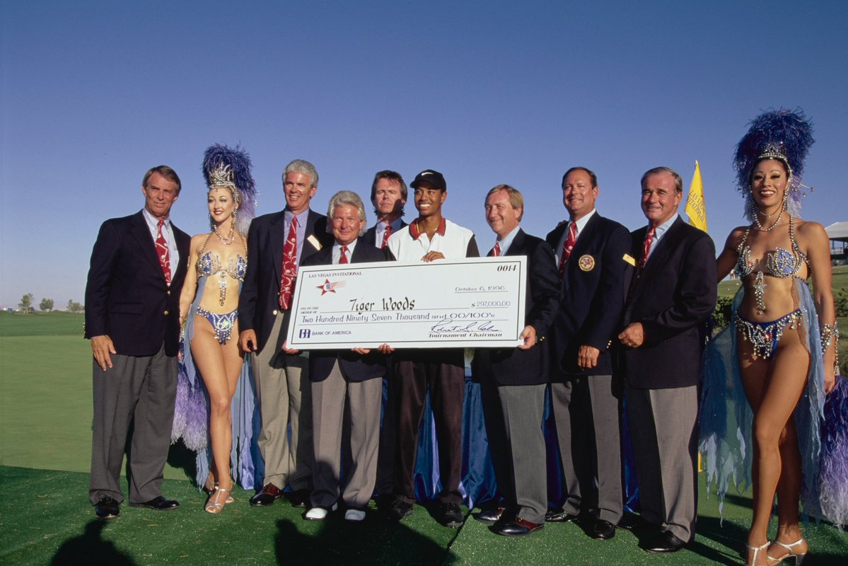 OGTigerTracker's tweet photo. 30 years ago!!!

Tiger won his first PGA Tour event at the 1996 Las Vegas Invitational in a playoff over Davis Love in just his fifth professional start. He collected $297,000, back in the big-check days. Love seeing Tida. #timeflies 🐅 https://t.co/wkTcXVBqs0
