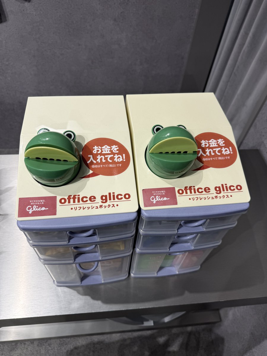 disney6942's tweet photo. ねぇ、これいくら入れたら良いの？
入れて良いの？お菓子とっていいの？
謎すぎた…

#ちいかわパーク https://t.co/osY7EAW0zt
