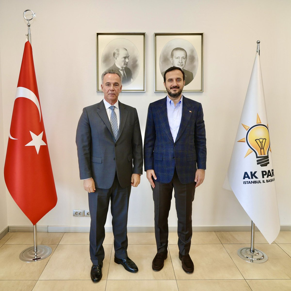 abdullahozdemir's tweet photo. Yunanistan Başkonsolosu Sayın Koutras’ı İl Başkanlığımızda misafir ettik. Ülkelerimiz arasındaki köklü komşuluk ilişkileri başta olmak üzere sohbet ettik. Nazik ziyaretleri için Sayın Başkonsolosa teşekkür ediyor, çalışmalarında başarılar diliyorum. https://t.co/DLQvdgGvmq
