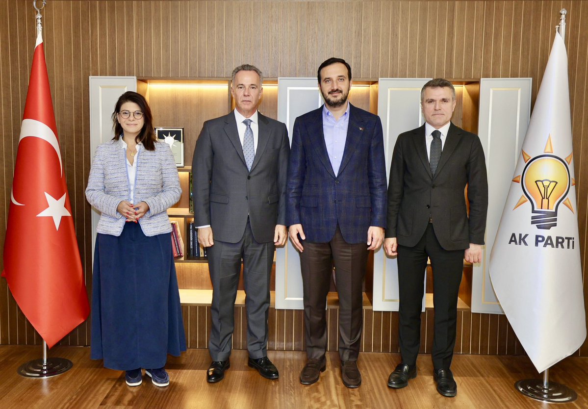 abdullahozdemir's tweet photo. Yunanistan Başkonsolosu Sayın Koutras’ı İl Başkanlığımızda misafir ettik. Ülkelerimiz arasındaki köklü komşuluk ilişkileri başta olmak üzere sohbet ettik. Nazik ziyaretleri için Sayın Başkonsolosa teşekkür ediyor, çalışmalarında başarılar diliyorum. https://t.co/DLQvdgGvmq