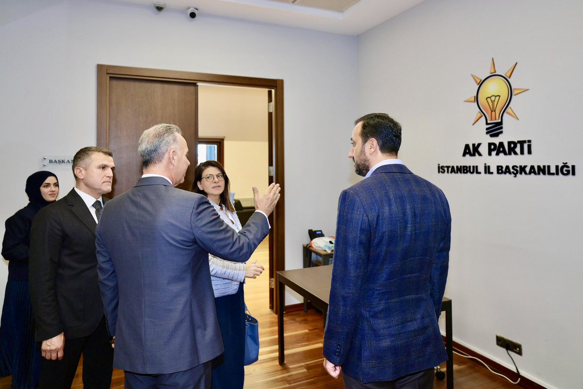 abdullahozdemir's tweet photo. Yunanistan Başkonsolosu Sayın Koutras’ı İl Başkanlığımızda misafir ettik. Ülkelerimiz arasındaki köklü komşuluk ilişkileri başta olmak üzere sohbet ettik. Nazik ziyaretleri için Sayın Başkonsolosa teşekkür ediyor, çalışmalarında başarılar diliyorum. https://t.co/DLQvdgGvmq