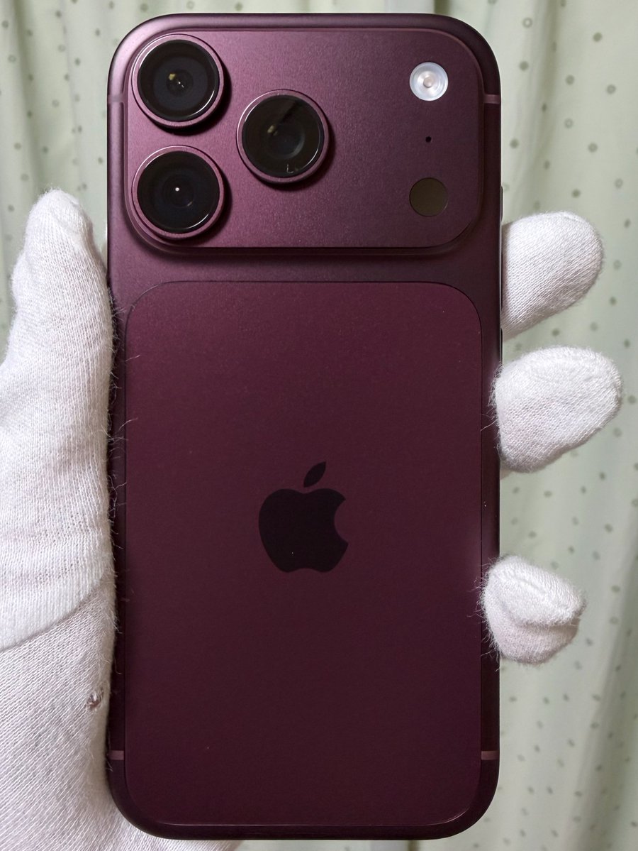 aya2JZ230PS's tweet photo. 今日初めて私のiPhone 18 Proも
Face ID失敗時に予期せぬ再起動
が起きてしまいました📱
なので見送ってたiOS27.0.1に
アプデしました。
スピーカーは届いた日から時々
「パチっ、プチっ」て小さな異音してます。
アプデ後未確認ですが今後のアップデート
で更なる改善に期待してます。
#iPhone18Pro https://t.co/z6raJSBT7y