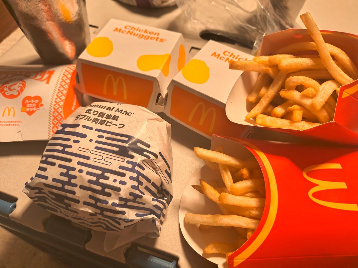 Pinako_kosodate's tweet photo. 今日のワシの晩ごはん🍔
マクド久しぶり過ぎるぜ🕺🏽 https://t.co/Nvaa8oaJh0